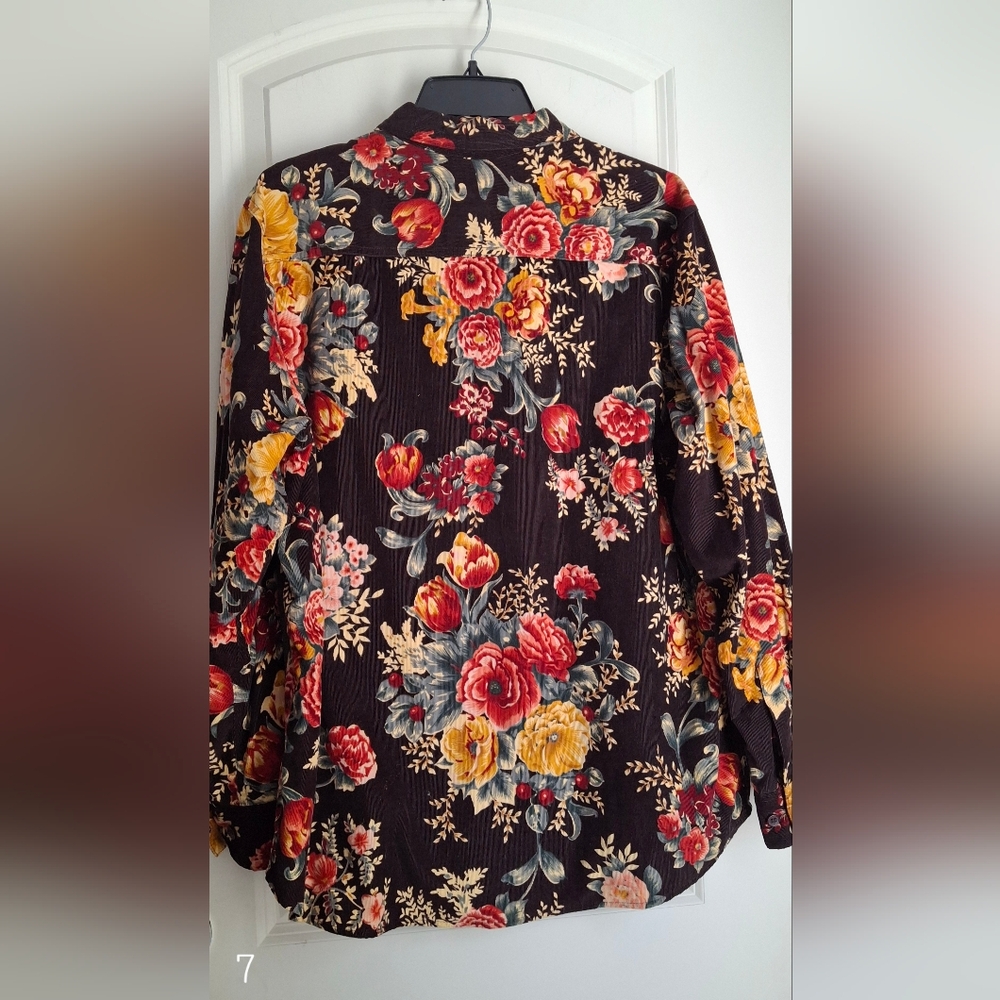 Cabincreek vintage corduroy floral long‎ sleeve size large button down bussines.